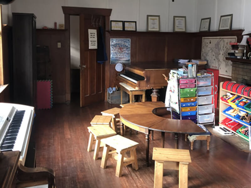 Piano studio, Courtenay